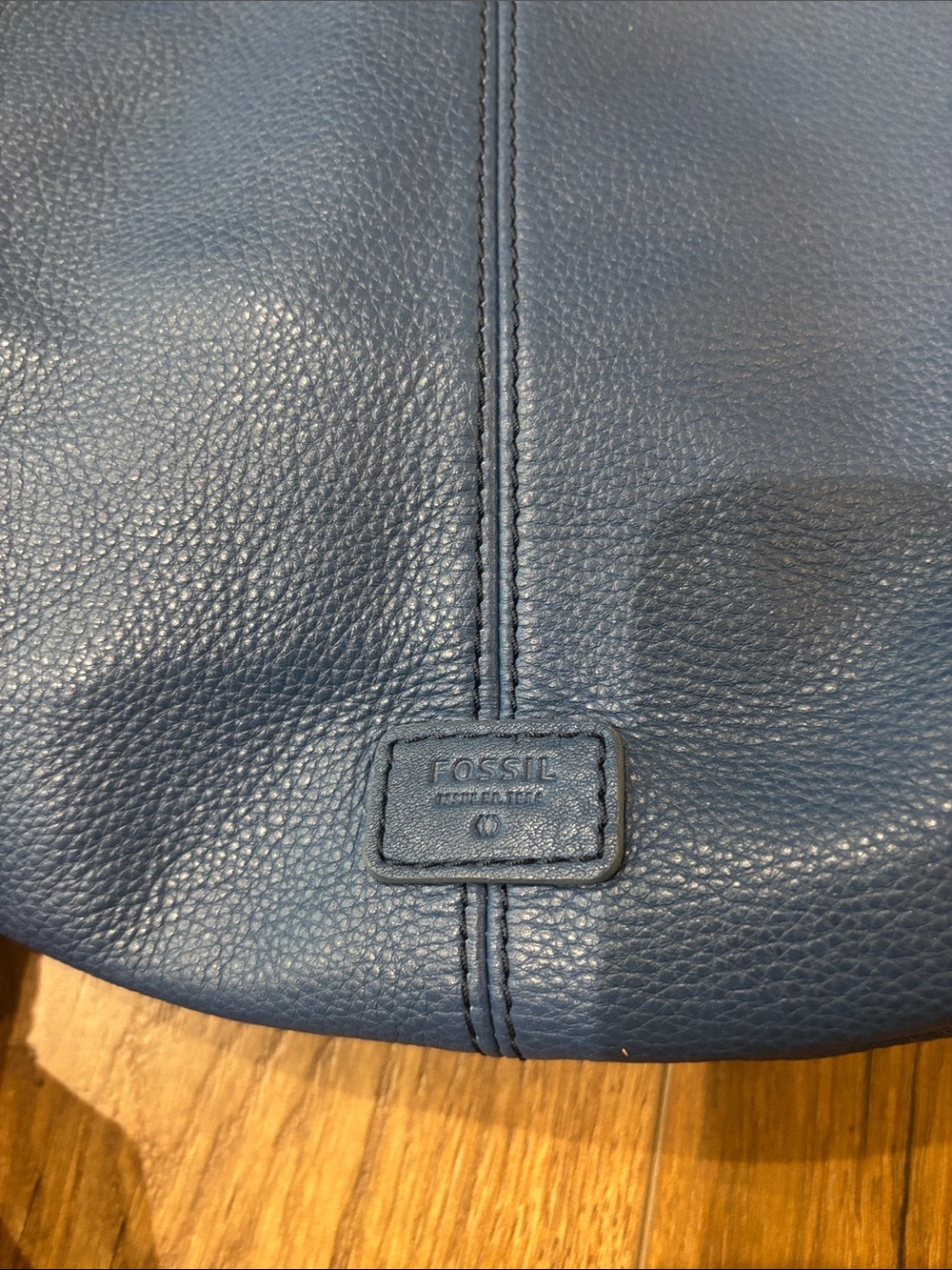 Fossil Blue Pebbled Leather Zippered Shoulder Bag Gold Hardware - Picture 3 of 13